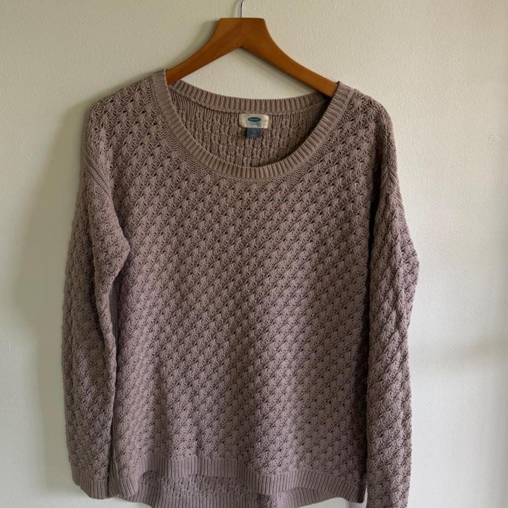 Old Navy brown sweater with diamond knit pattern